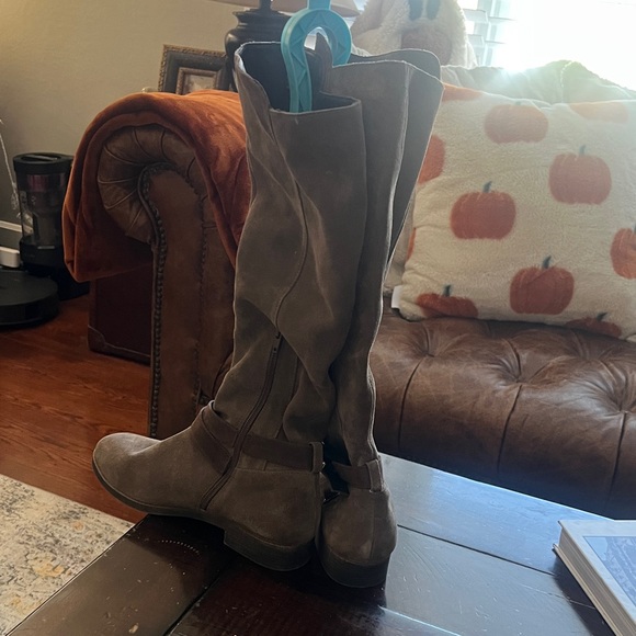 SOLE SOCIETY MARGAUX TALL BELTED SUEDE BOOT - Picture 7 of 10